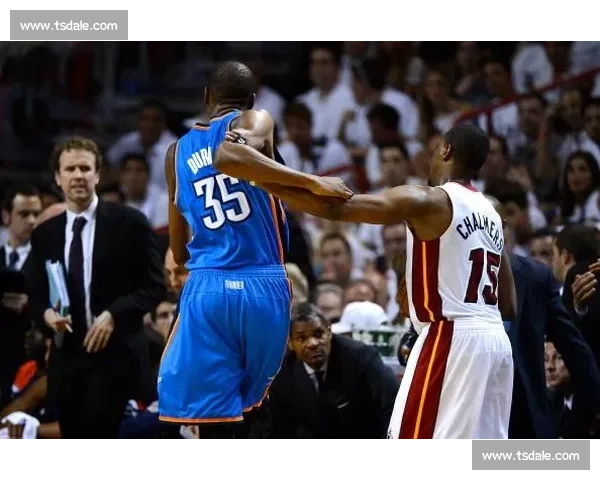 热火对决雷霆第四场鏖战胜负悬念与核心球员全面博弈解析走势前瞻